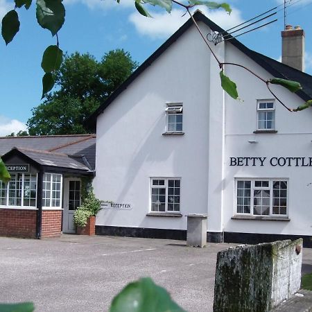 Betty Cottles Inn Okehampton Zewnętrze zdjęcie